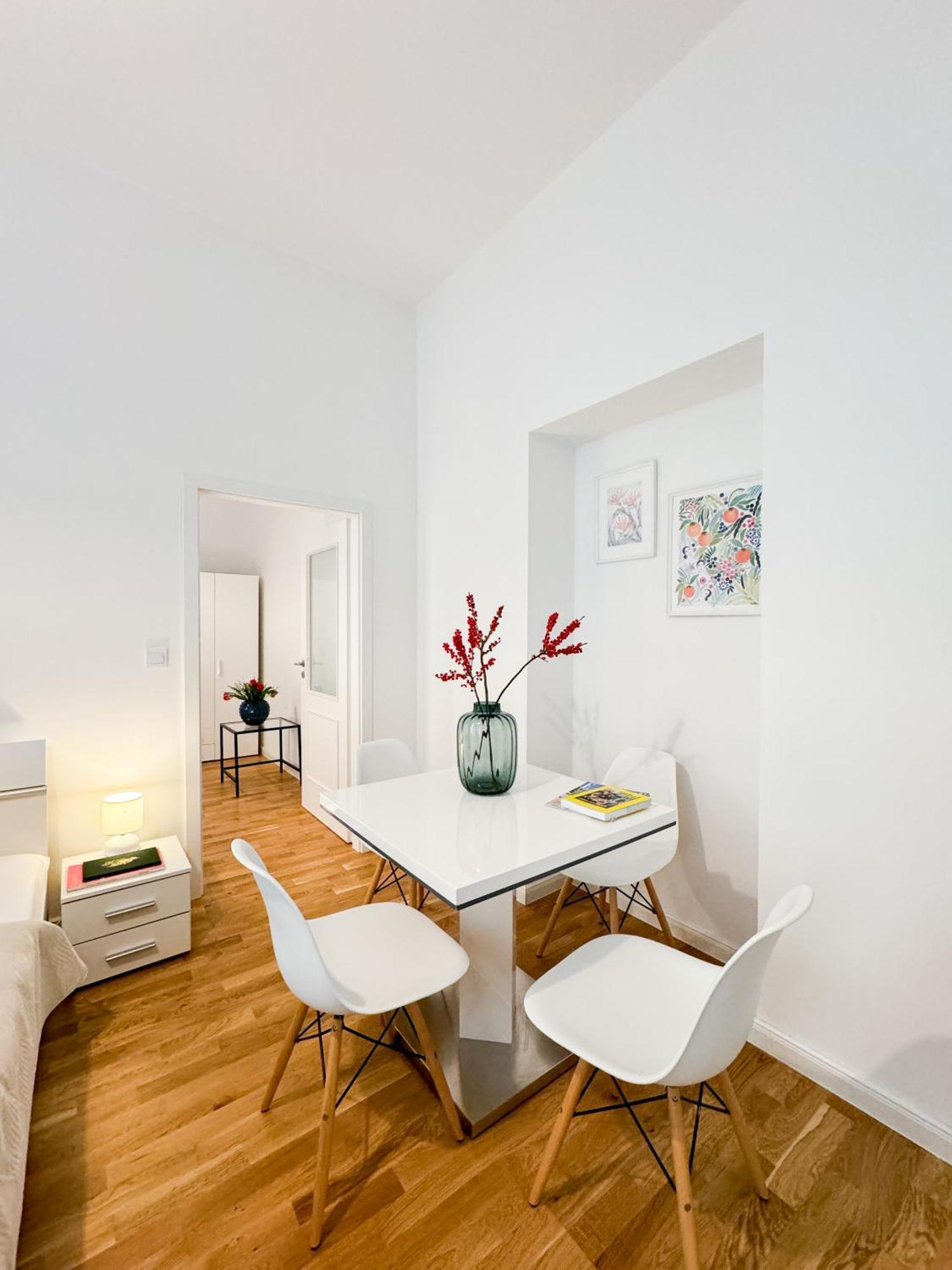 Turnkey I Wenceslas Square Apartments Prága Szoba fotó